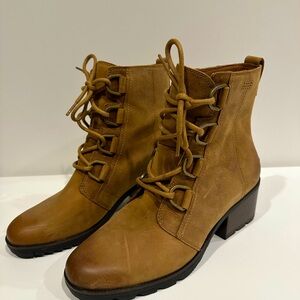 SOREL WOMEN'S CATE LACE BOOTIE SIZE 9 Excellent Condition. Only worn once